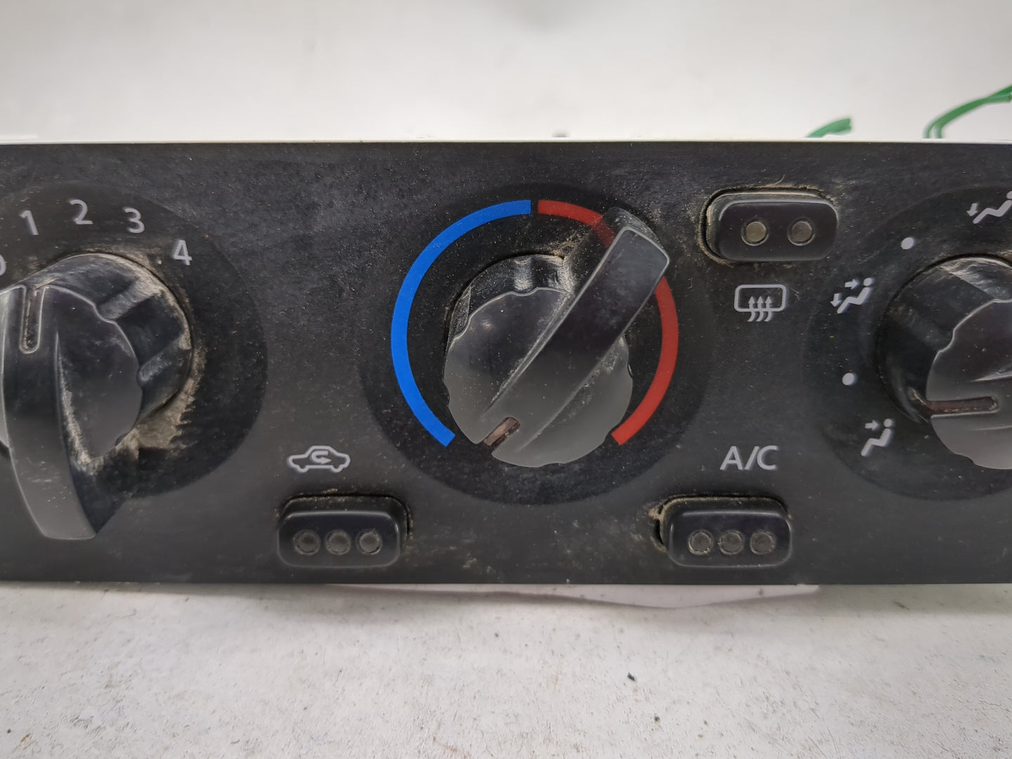 2004 Nissan Xterra Climate Control Module Temperature AC/Heater Replacement P/N:41354A0901 P1293900 Fits OEM Used Auto Parts