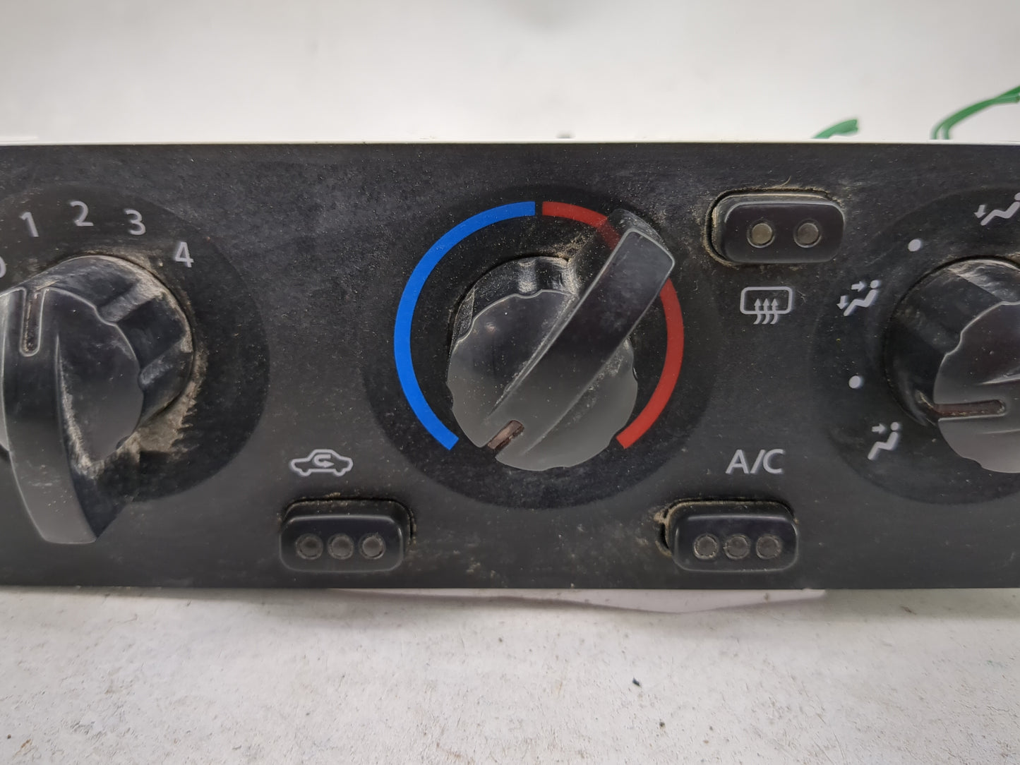 2004 Nissan Xterra Climate Control Module Temperature AC/Heater Replacement P/N:41354A0901 P1293900 Fits OEM Used Auto Parts