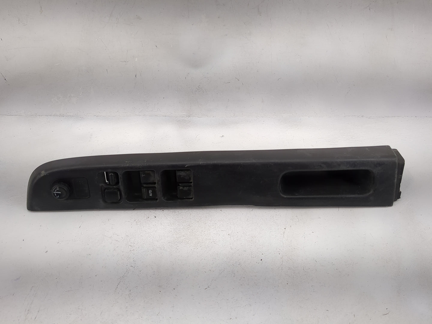 2000-2004 Nissan Xterra Master Power Window Switch Replacement Driver Side Left P/N:254019E000 Fits OEM Used Auto Parts - Oe