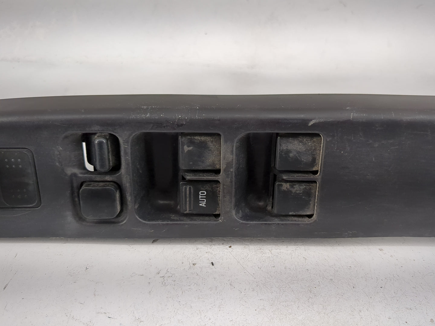 2000-2004 Nissan Xterra Master Power Window Switch Replacement Driver Side Left P/N:254019E000 Fits OEM Used Auto Parts - Oe