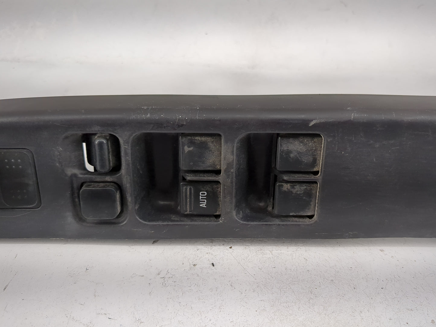 2000-2004 Nissan Xterra Master Power Window Switch Replacement Driver Side Left P/N:254019E000 Fits OEM Used Auto Parts - Oe