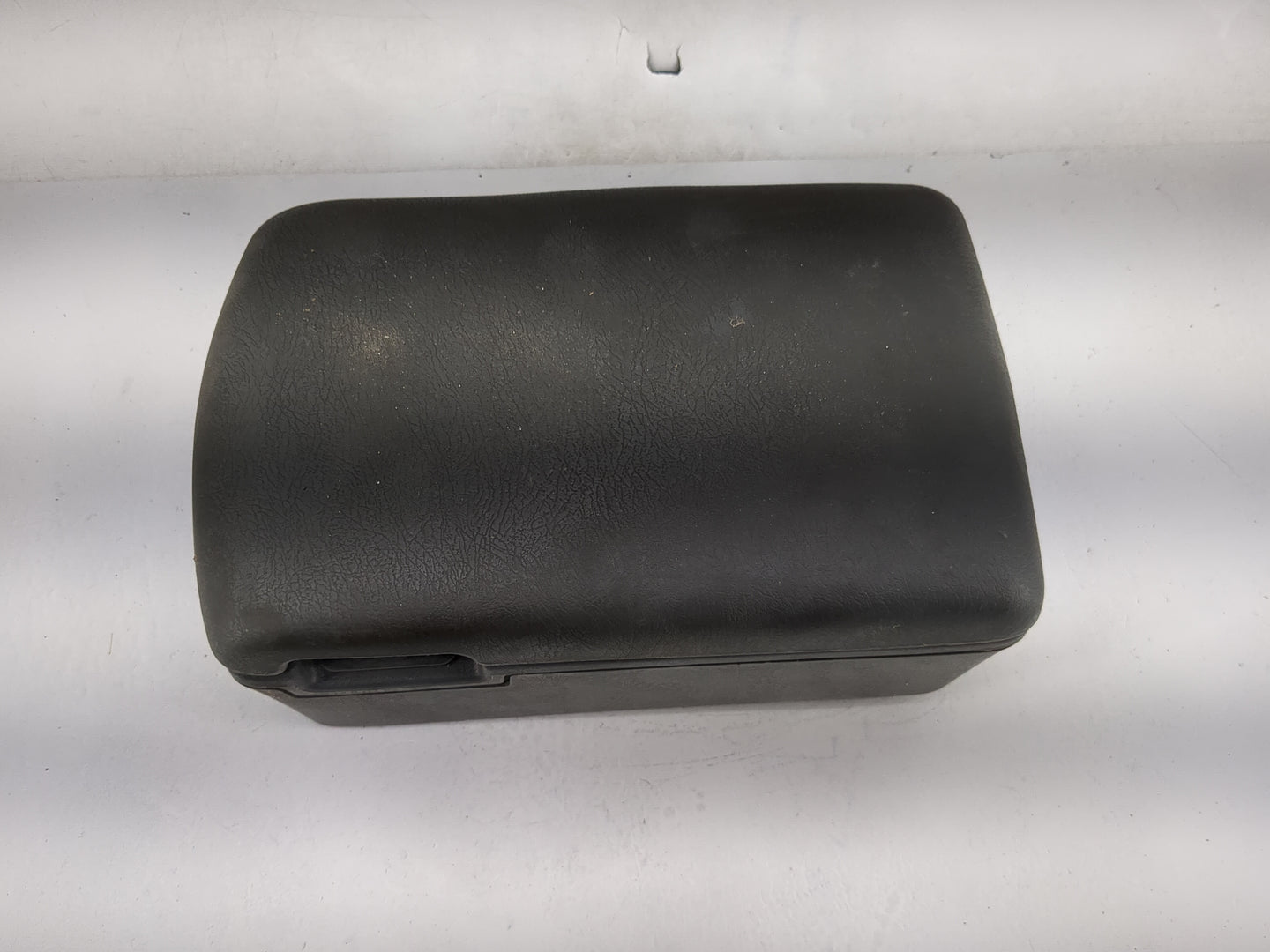 2004 Nissan Xterra Center Console Armrest Cover Lid Fits OEM Used Auto Parts - Oemusedautoparts1.com