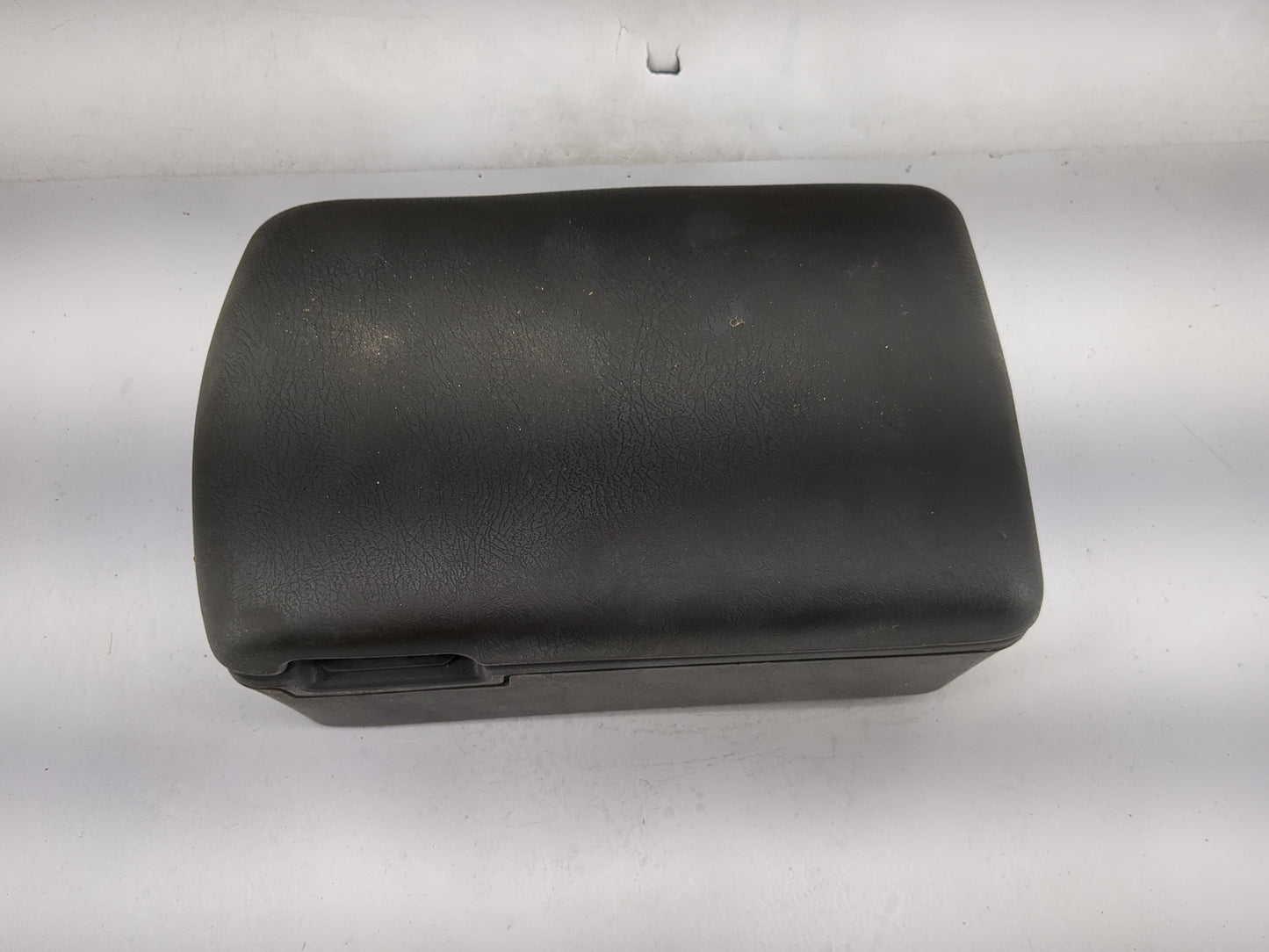 2004 Nissan Xterra Center Console Armrest Cover Lid Fits OEM Used Auto Parts - Oemusedautoparts1.com