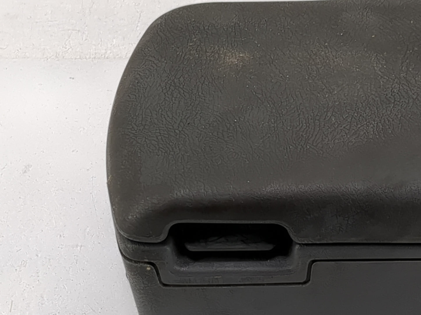 2004 Nissan Xterra Center Console Armrest Cover Lid Fits OEM Used Auto Parts - Oemusedautoparts1.com