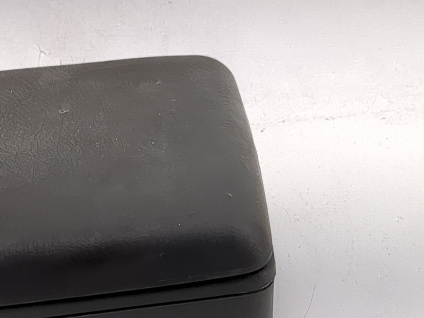 2004 Nissan Xterra Center Console Armrest Cover Lid Fits OEM Used Auto Parts - Oemusedautoparts1.com