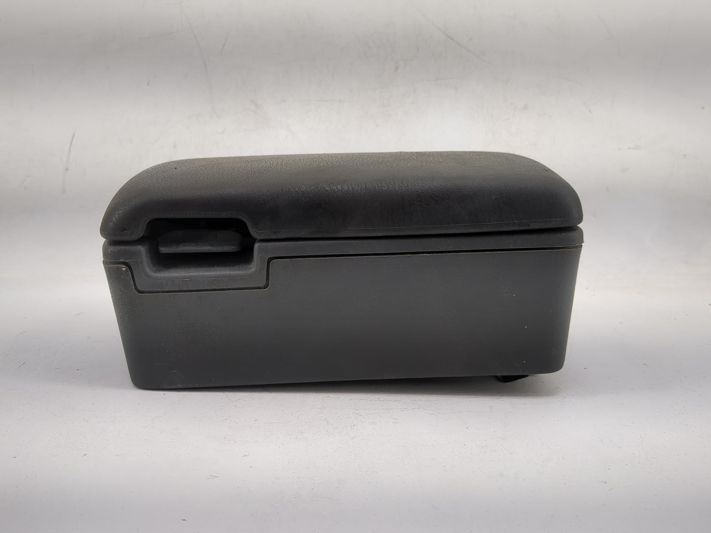 2004 Nissan Xterra Center Console Armrest Cover Lid Fits OEM Used Auto Parts - Oemusedautoparts1.com