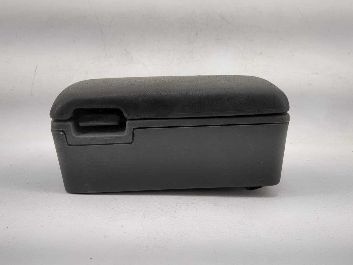 2004 Nissan Xterra Center Console Armrest Cover Lid Fits OEM Used Auto Parts - Oemusedautoparts1.com