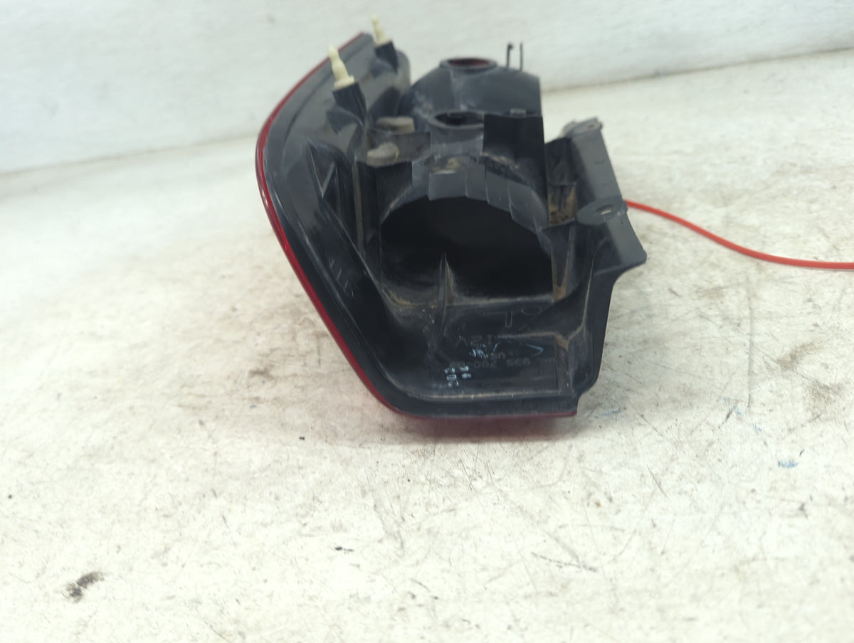 2002-2004 Nissan Xterra Tail Light Assembly Driver Left OEM P/N:935 700 355 Fits Fits 2002 2003 2004 OEM Used Auto Parts - O