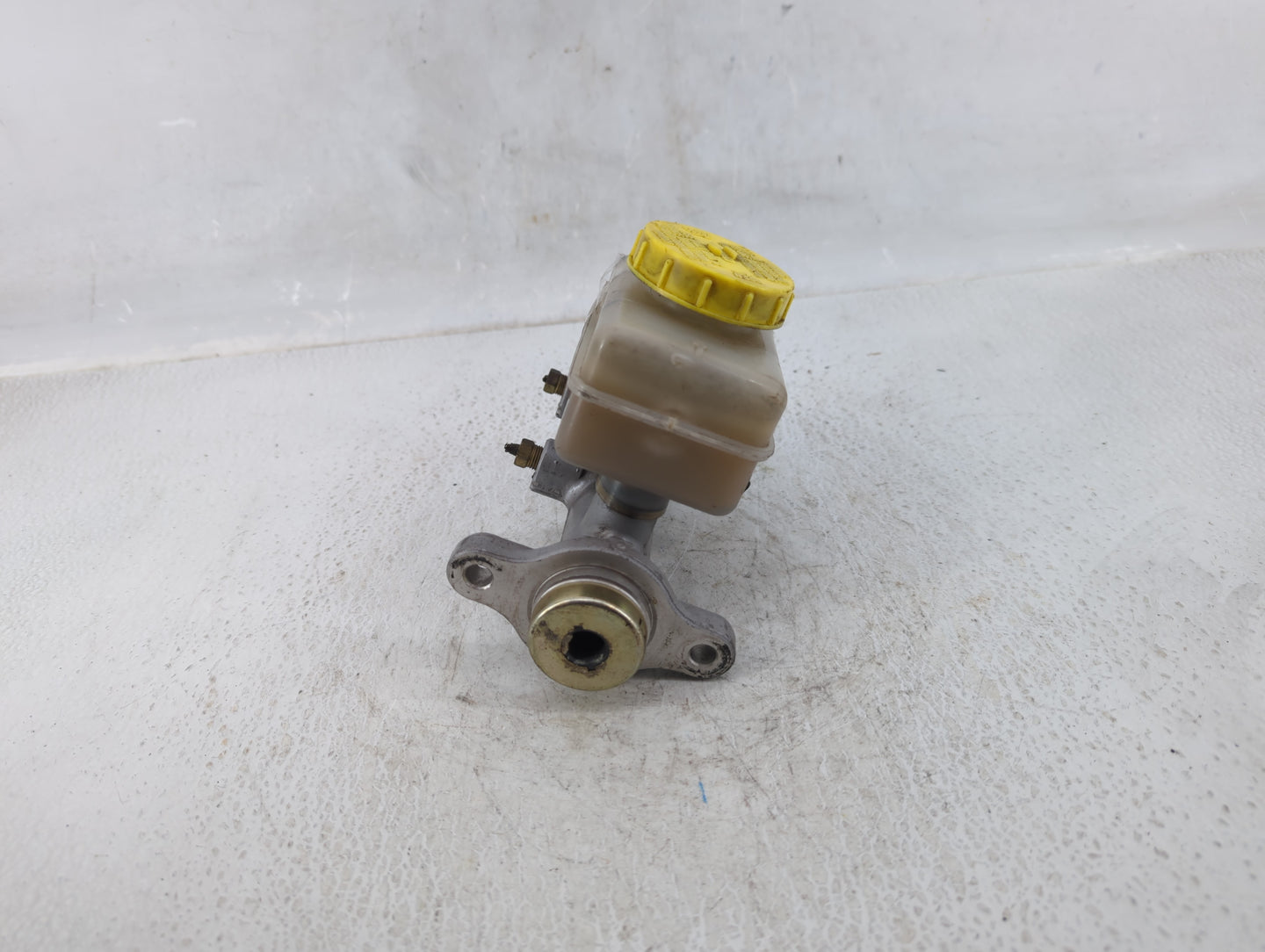 2003-2004 Nissan Xterra Brake Master Cylinder - Oemusedautoparts1.com