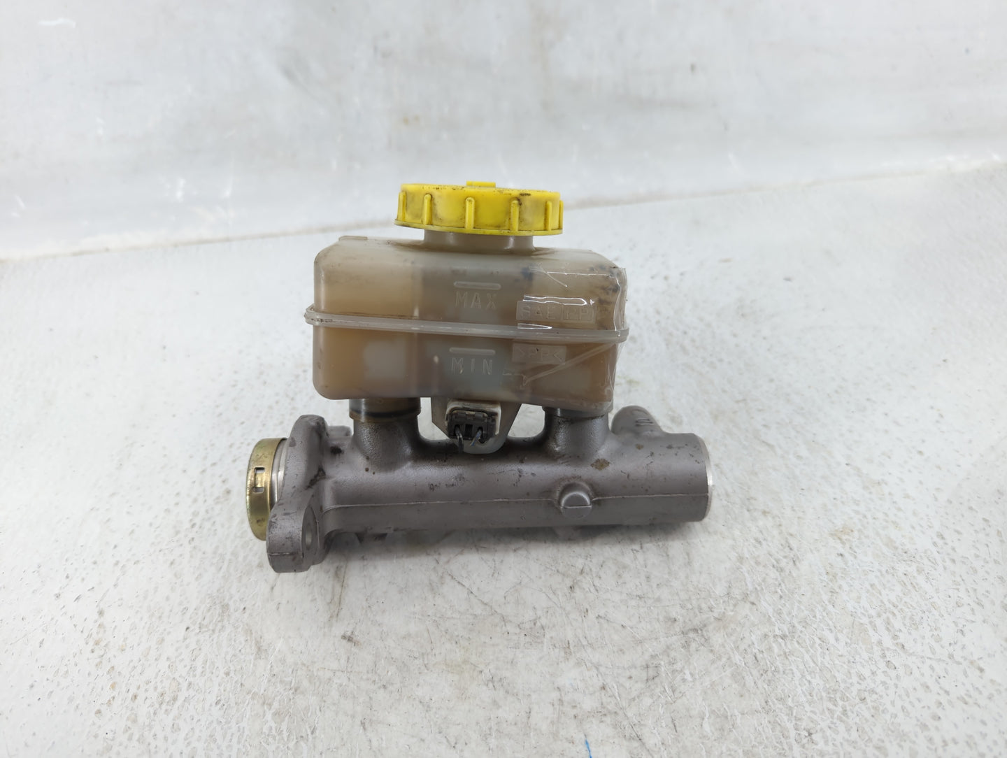 2003-2004 Nissan Xterra Brake Master Cylinder - Oemusedautoparts1.com