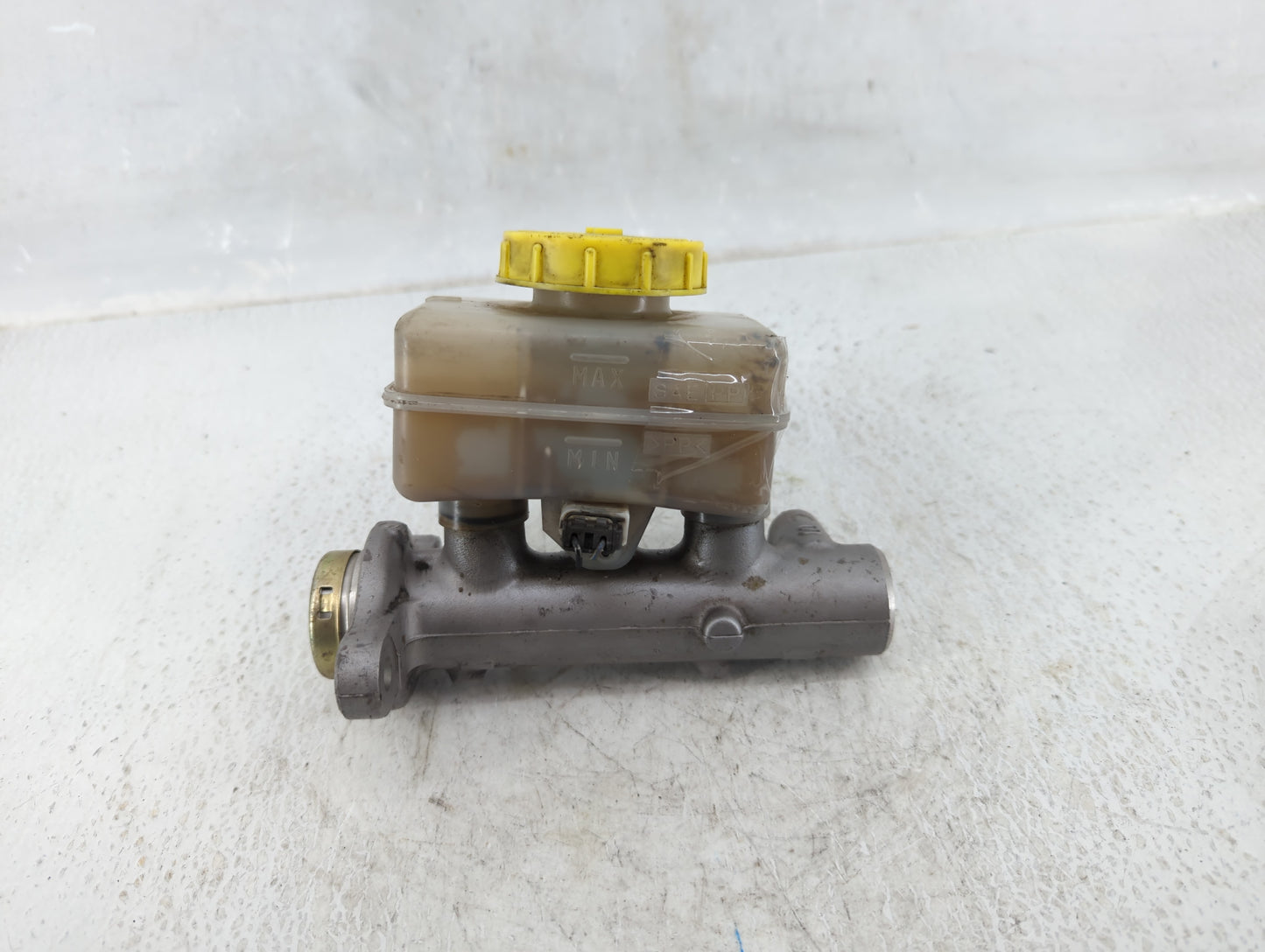 2003-2004 Nissan Xterra Brake Master Cylinder - Oemusedautoparts1.com