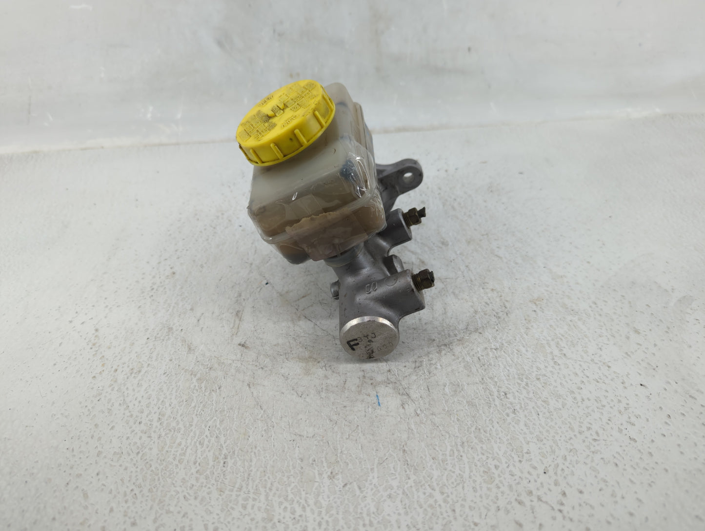 2003-2004 Nissan Xterra Brake Master Cylinder - Oemusedautoparts1.com