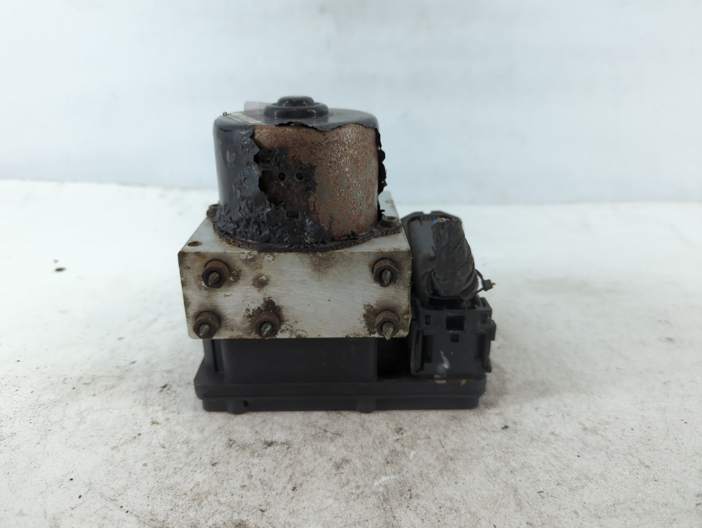 2003-2004 Nissan Xterra ABS Pump Control Module Replacement P/N:47660 1Z670 Fits Fits 2003 2004 OEM Used Auto Parts - Oemuse