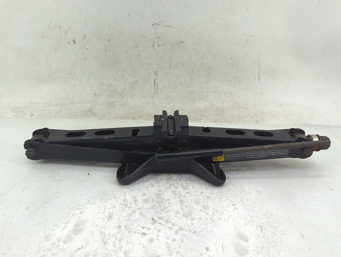 2004 Oldsmobile Alero Spare Scissor Car Jack 1415275 - Oemusedautoparts1.com