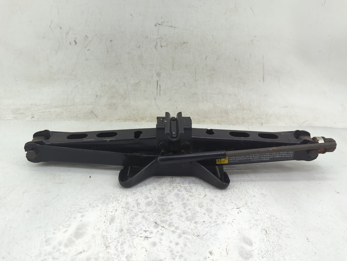 2004 Oldsmobile Alero Spare Scissor Car Jack 1415275 - Oemusedautoparts1.com