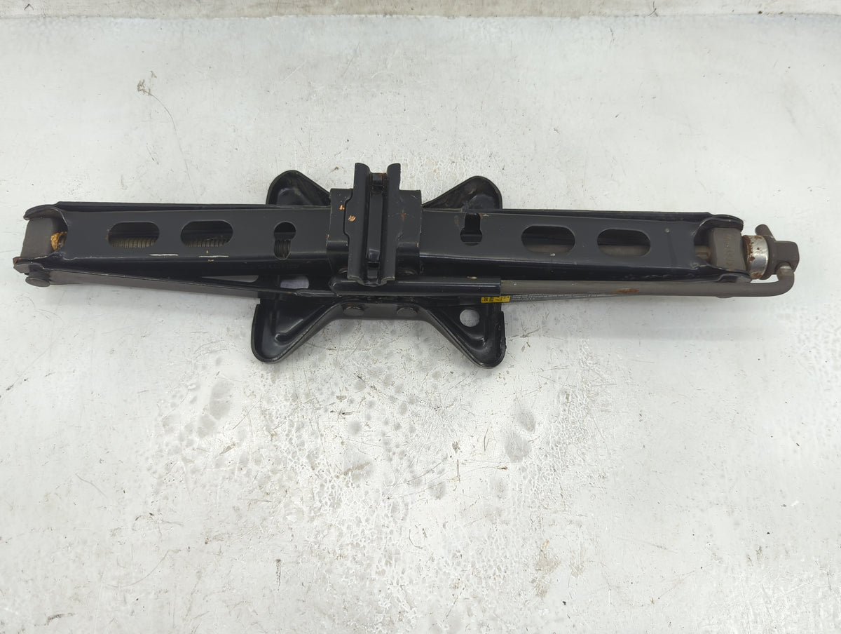 2004 Oldsmobile Alero Spare Scissor Car Jack 1415275 - Oemusedautoparts1.com
