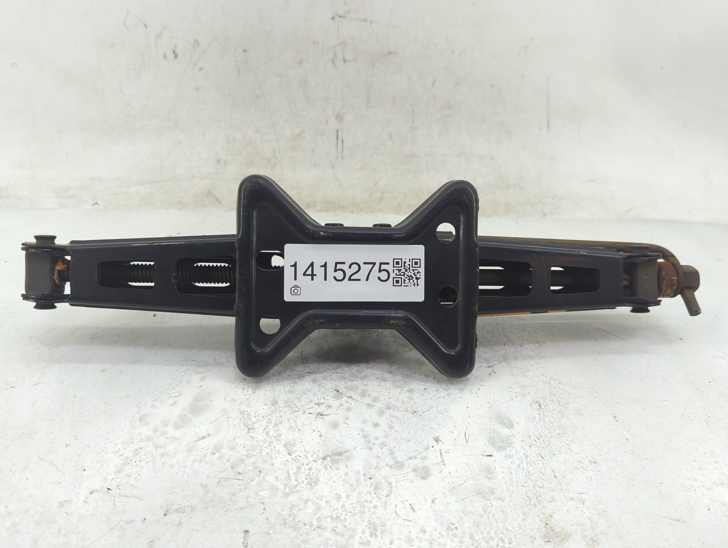 2004 Oldsmobile Alero Spare Scissor Car Jack 1415275 - Oemusedautoparts1.com
