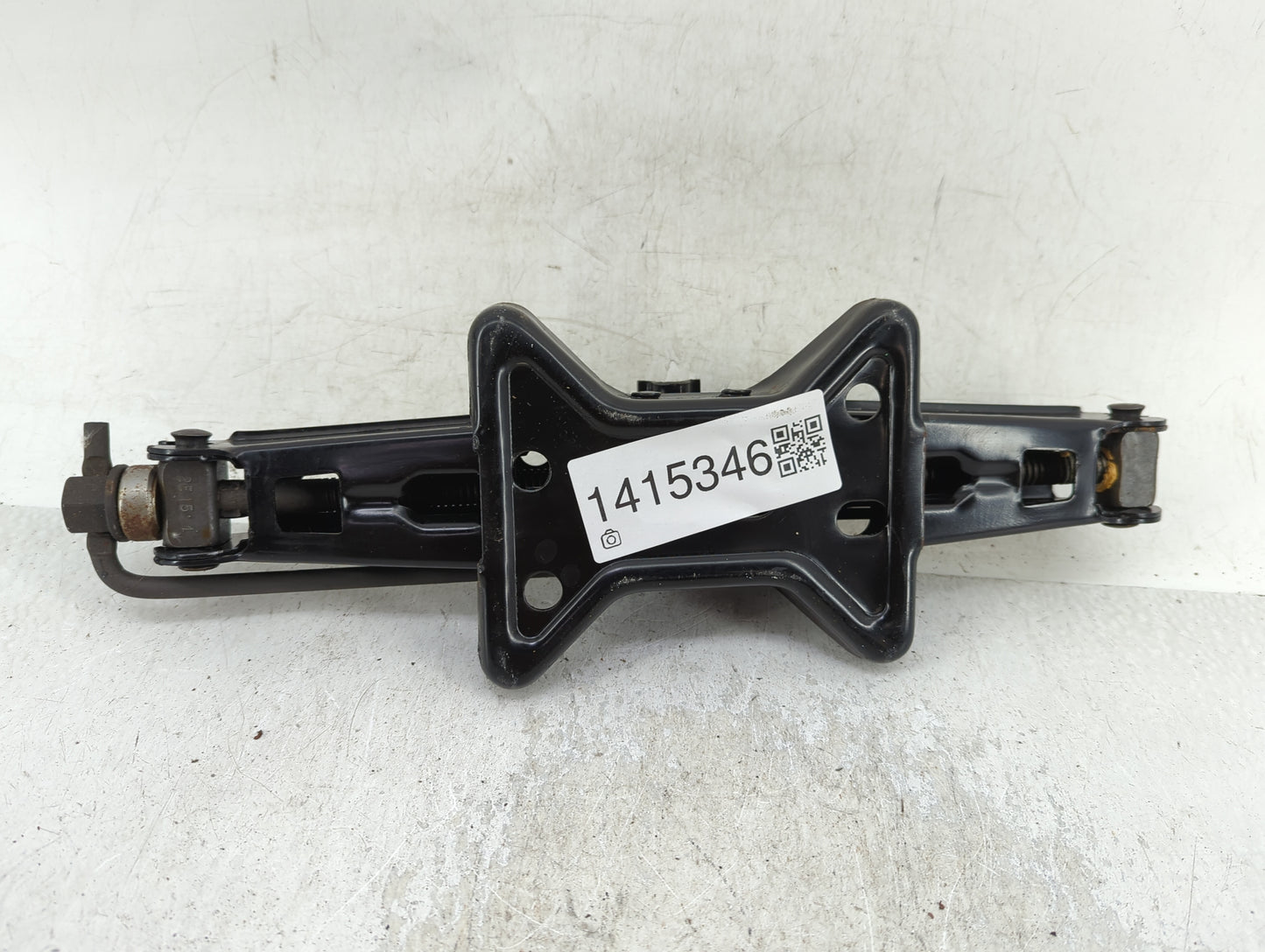2004 Oldsmobile Alero Spare Scissor Car Jack 1415346 - Oemusedautoparts1.com