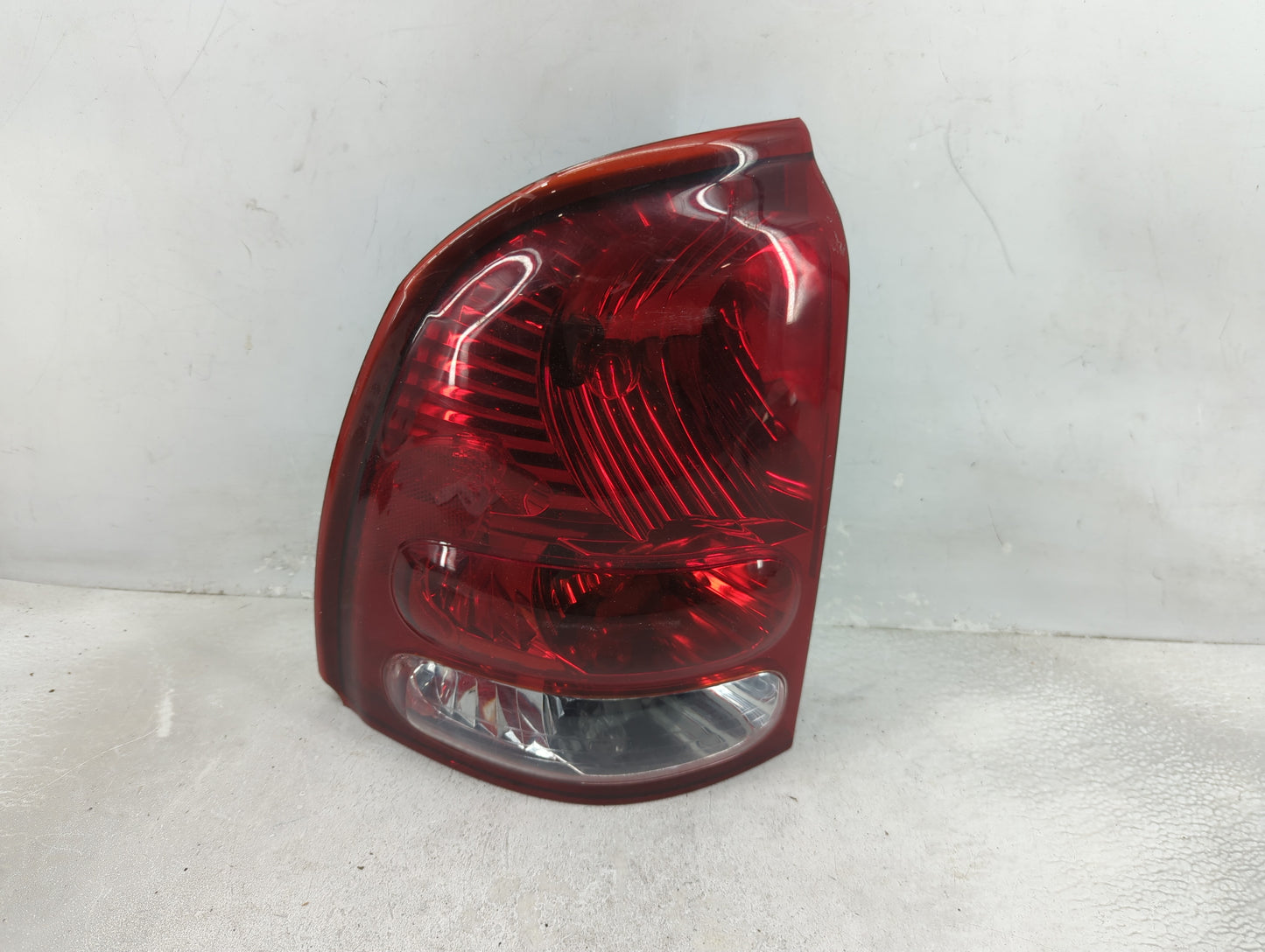 2002-2004 Oldsmobile Bravada Tail Light Assembly Driver Left OEM P/N:16525941 Fits Fits 2002 2003 2004 OEM Used Auto Parts -