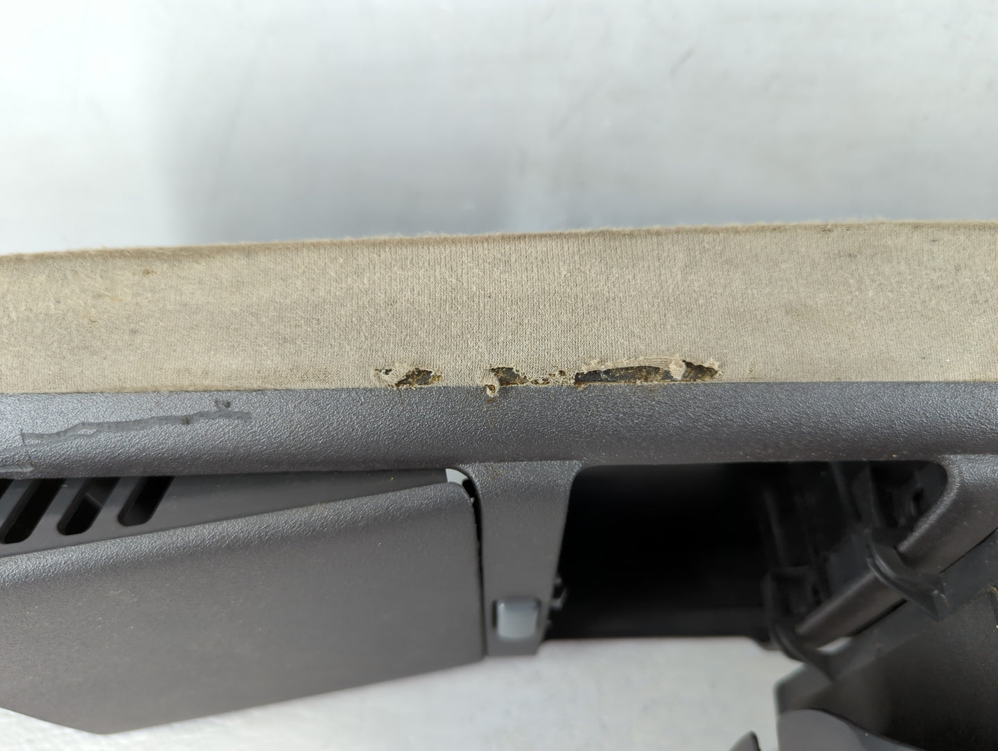 2002-2004 Oldsmobile Bravada Overhead Roof Console - Oemusedautoparts1.com