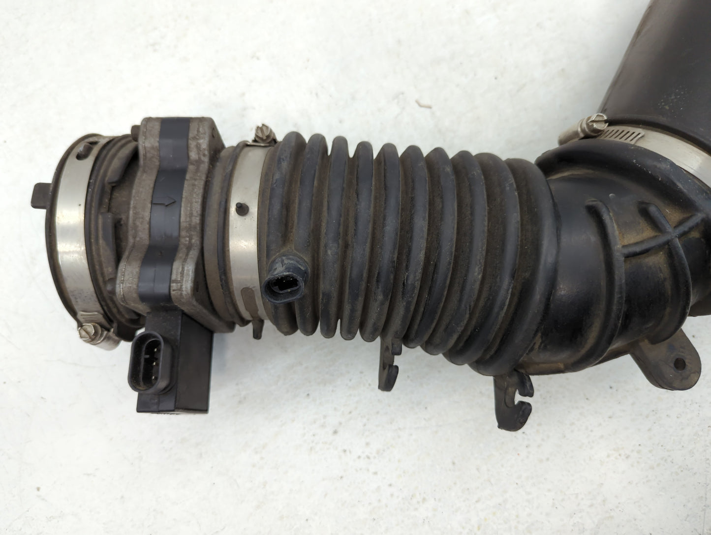 2004 Oldsmobile Bravada Air Cleaner Intake Duct Hose Tube - Oemusedautoparts1.com