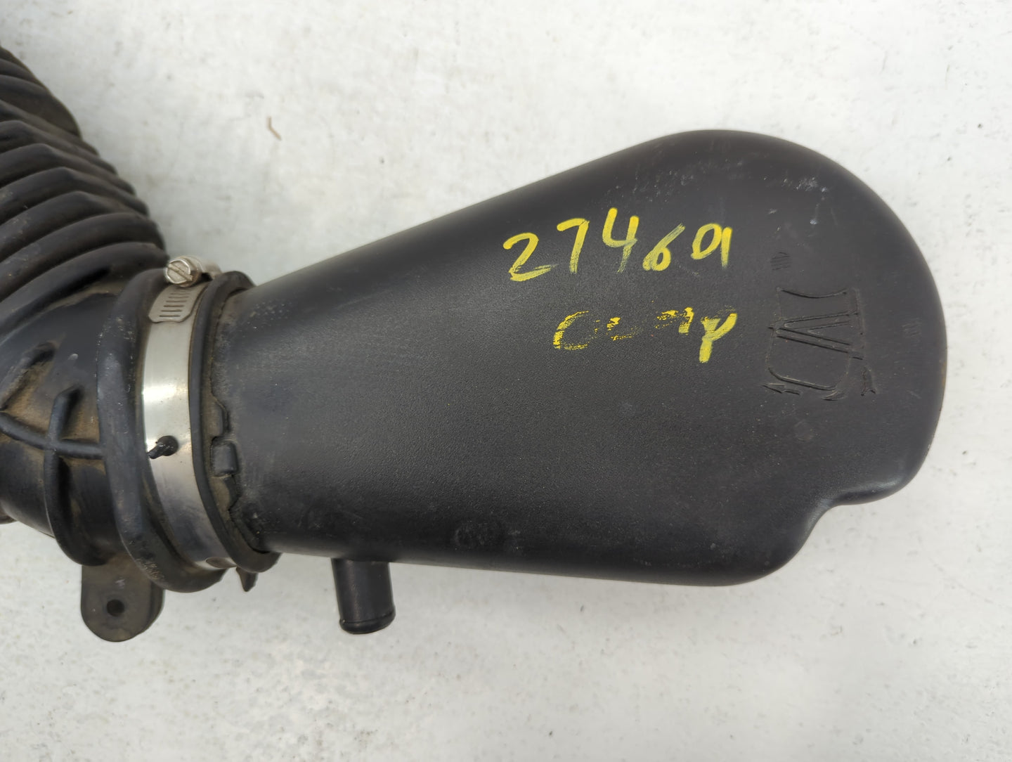2004 Oldsmobile Bravada Air Cleaner Intake Duct Hose Tube - Oemusedautoparts1.com