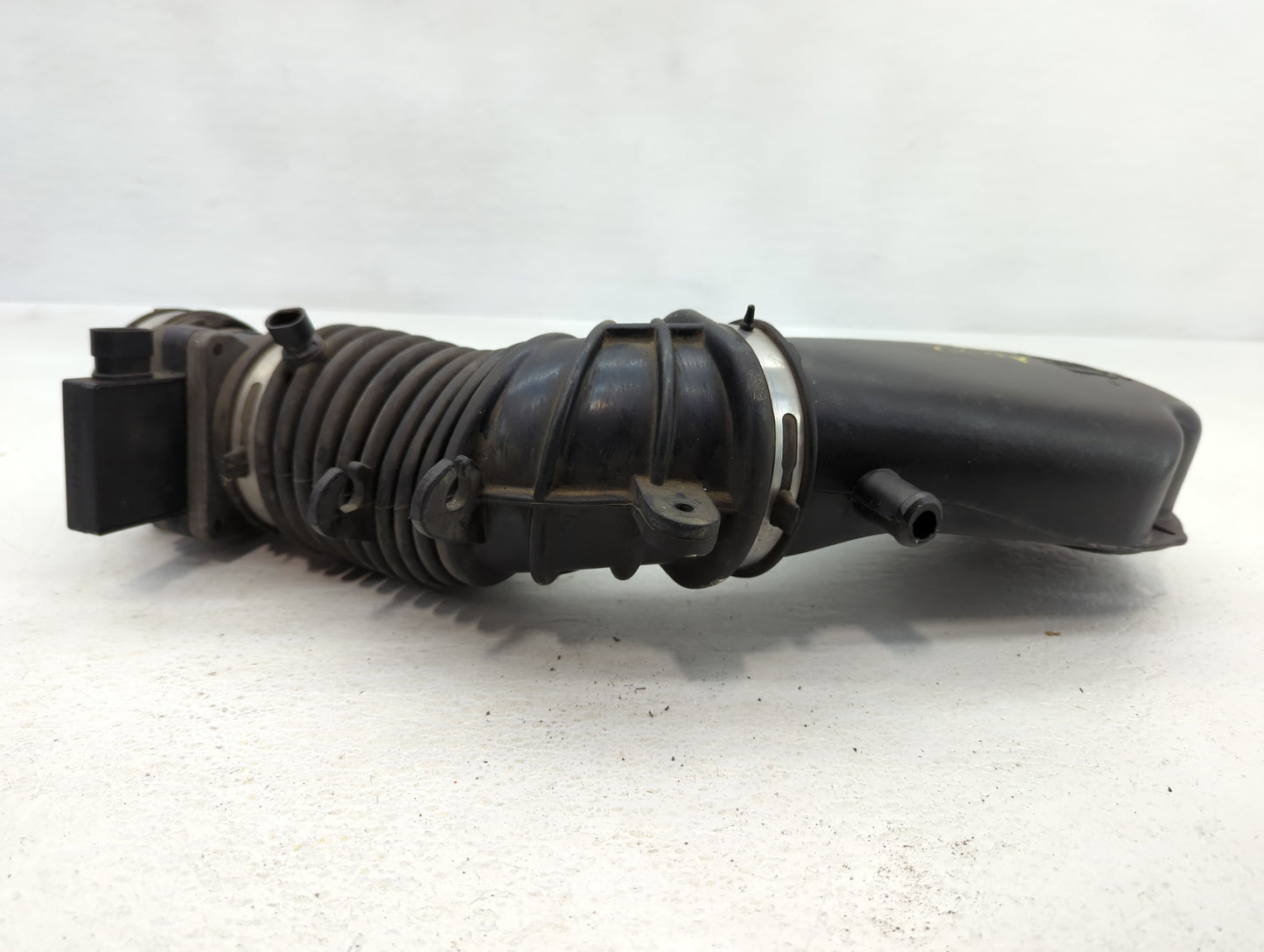 2004 Oldsmobile Bravada Air Cleaner Intake Duct Hose Tube - Oemusedautoparts1.com