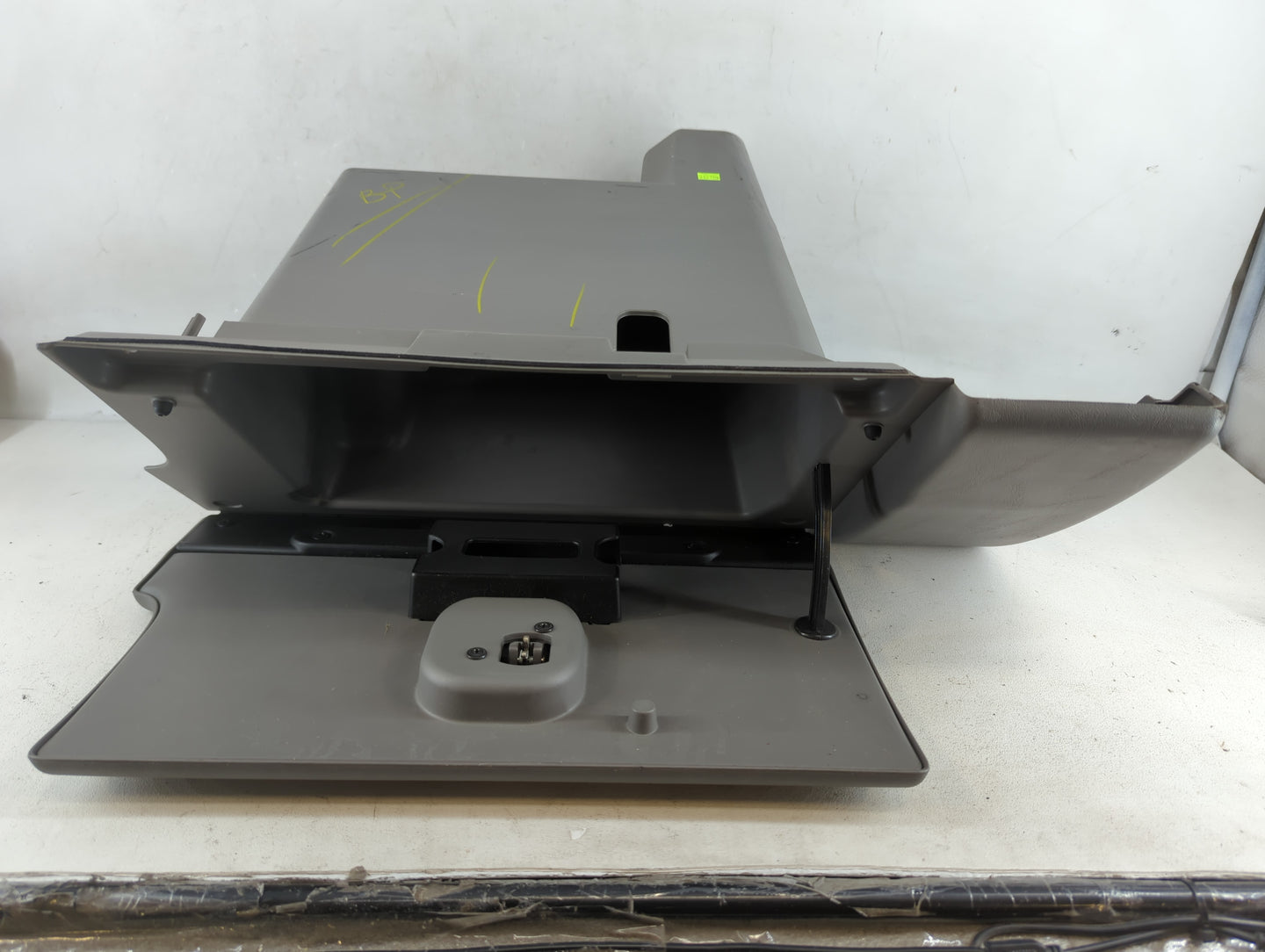 2004 Pontiac Aztek Passenger Glove Box Door Storage Compartment - Oemusedautoparts1.com