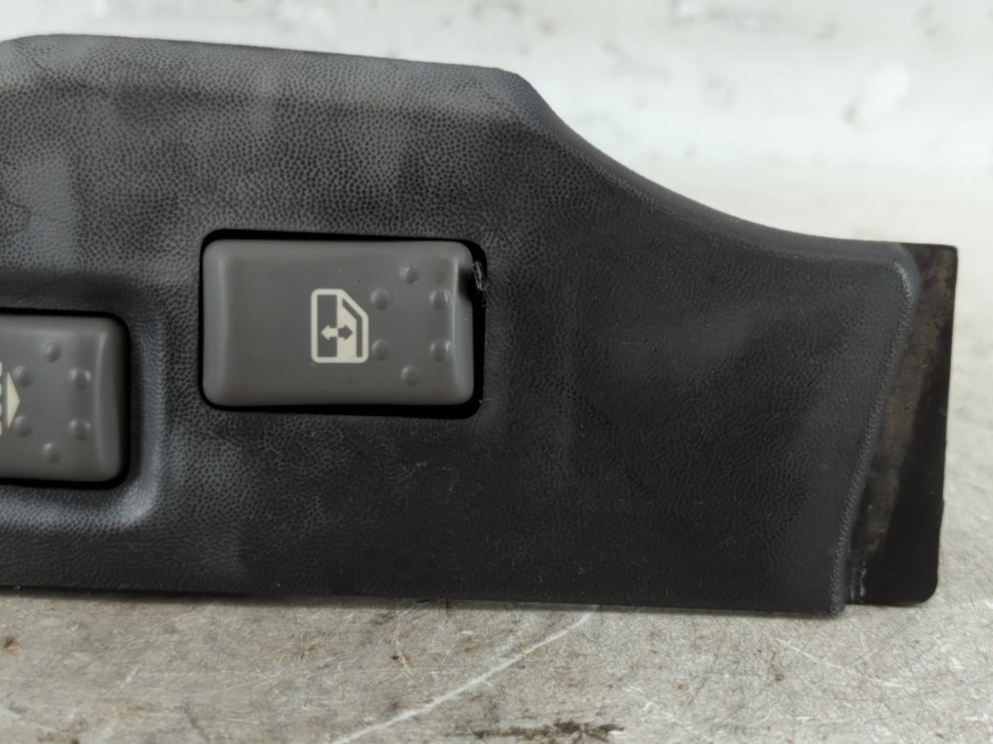 2004 Pontiac Aztek Passenger Right Power Window Switch 10308823 - Oemusedautoparts1.com