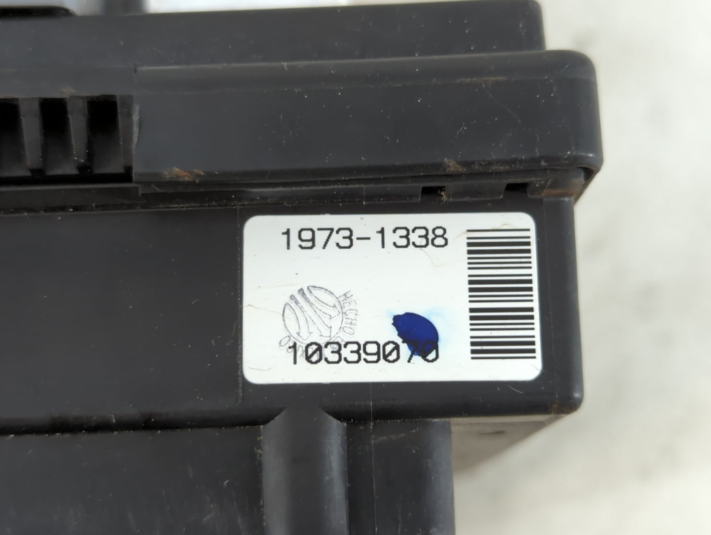 2001-2005 Pontiac Aztek Left Radiator Fan Motor Assembly - Oemusedautoparts1.com