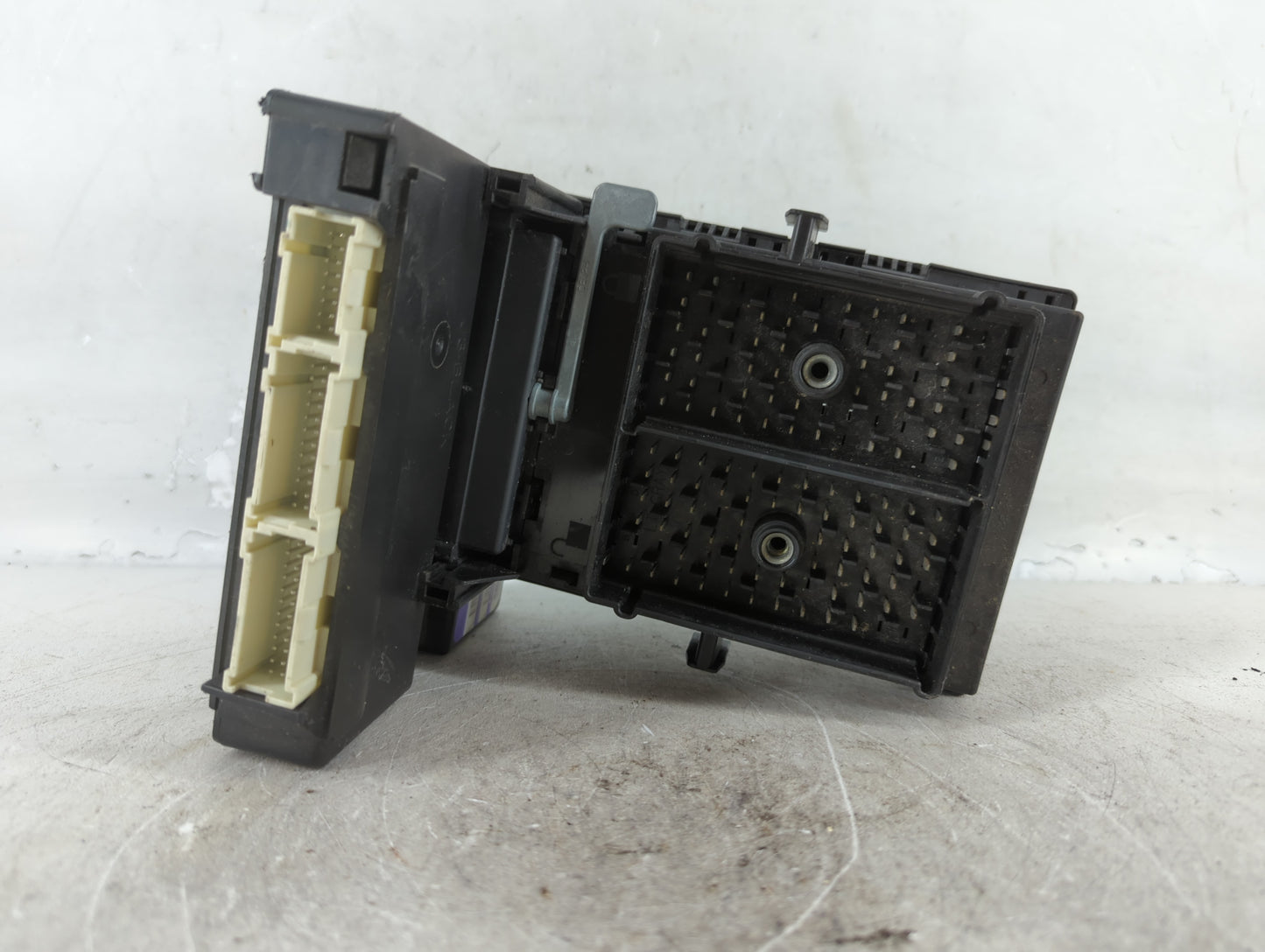 2001-2005 Pontiac Aztek Left Radiator Fan Motor Assembly - Oemusedautoparts1.com