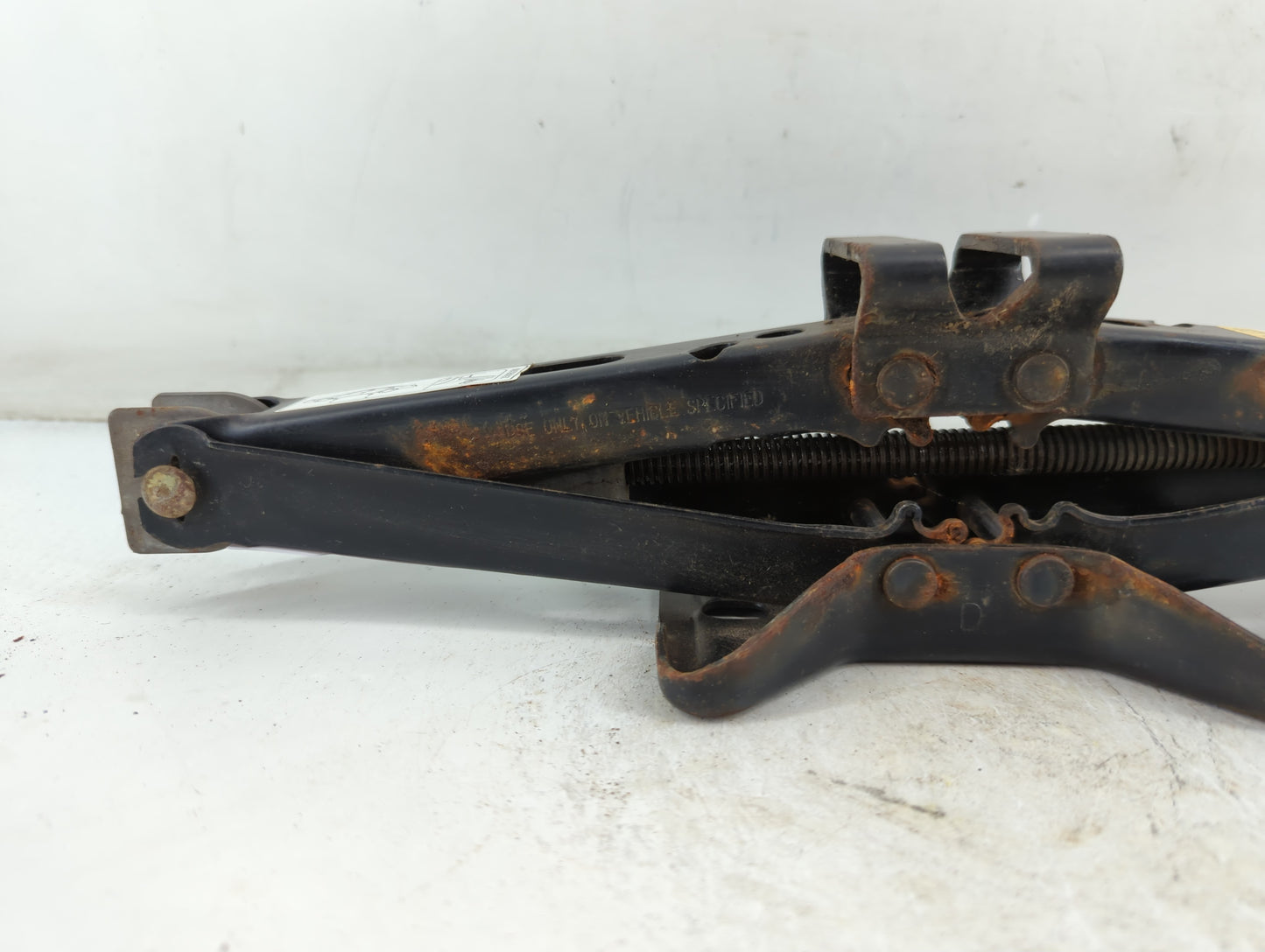 2004 Pontiac Bonneville Spare Scissor Car Jack - Oemusedautoparts1.com