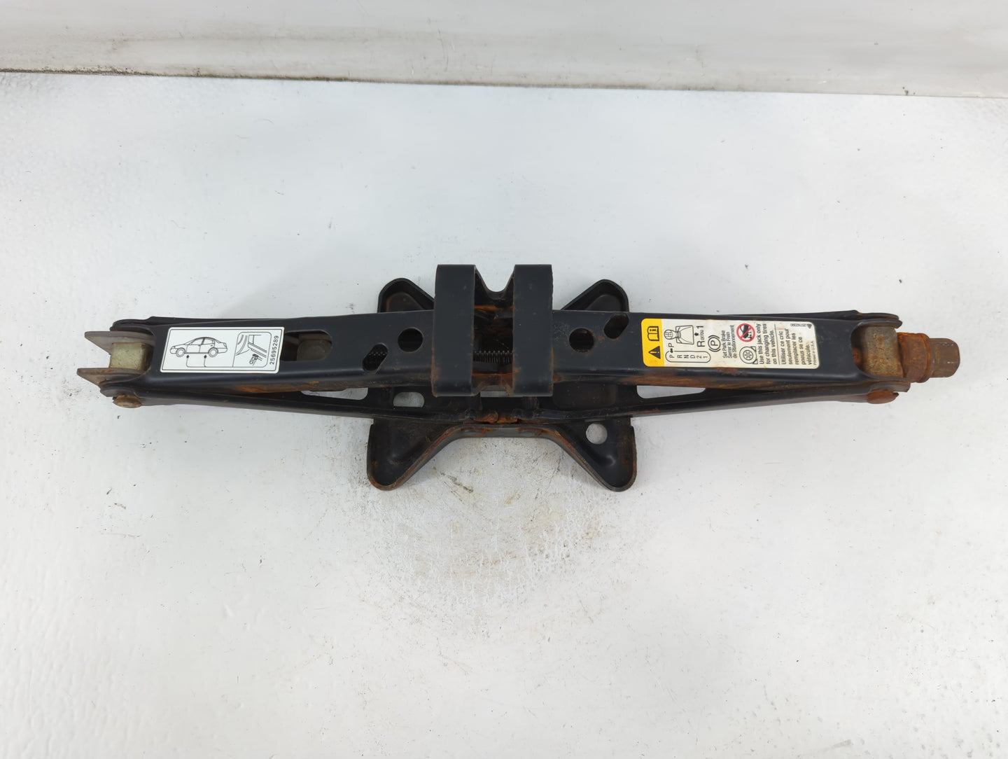 2004 Pontiac Bonneville Spare Scissor Car Jack - Oemusedautoparts1.com