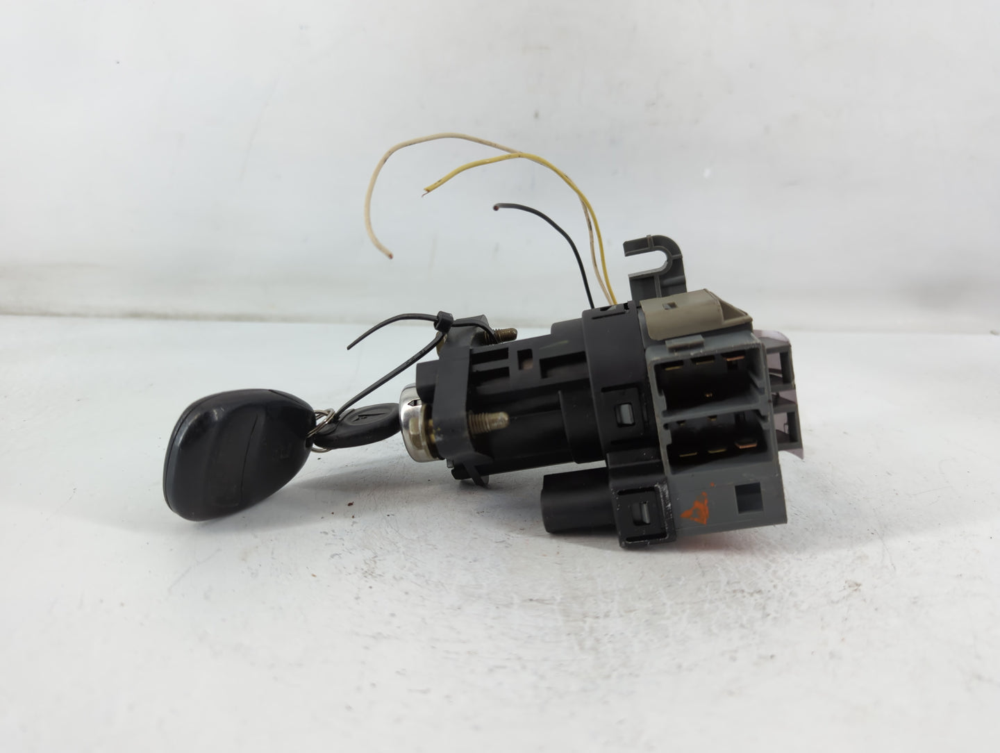 Pontiac Granam Ignition Switch Oem 25695955 - Oemusedautoparts1.com