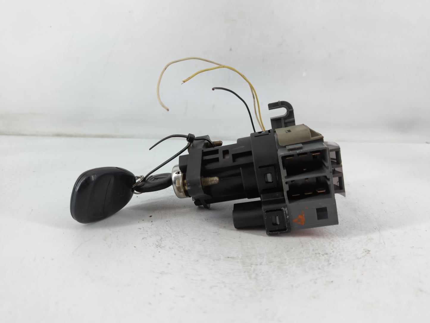 Pontiac Granam Ignition Switch Oem 25695955 - Oemusedautoparts1.com