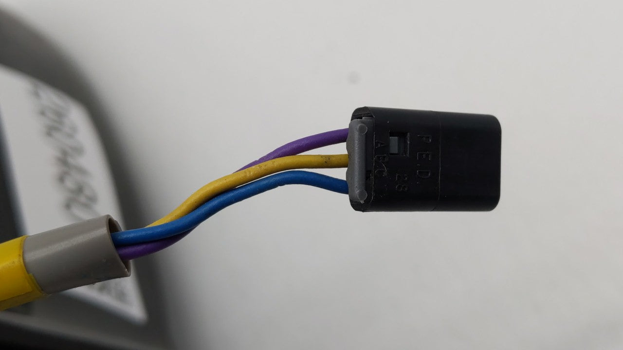 2002-2005 Pontiac Grand Am Driver Side View Mirror - Left Door Mirror OEM Used - Oemusedautoparts1.com