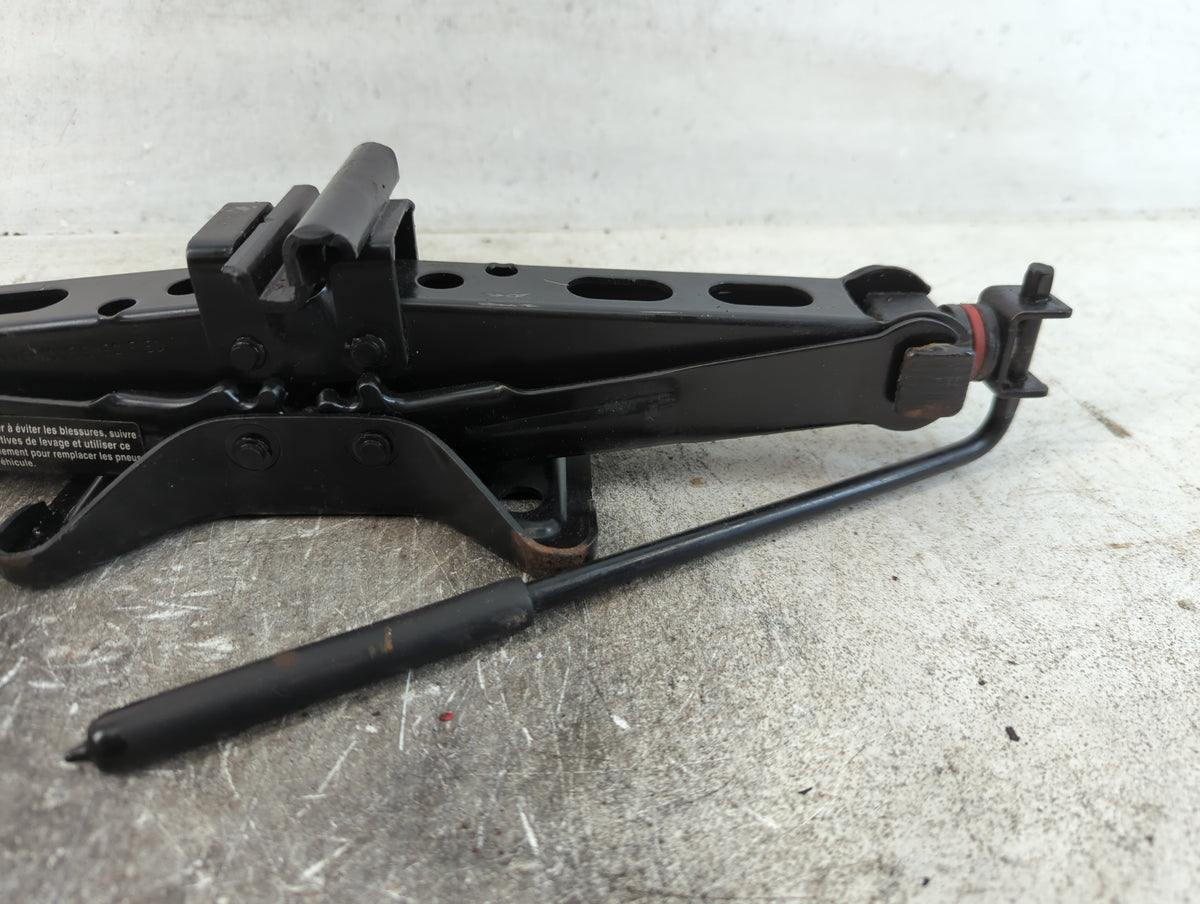2004 Pontiac Grand Am Spare Scissor Car Jack - Oemusedautoparts1.com