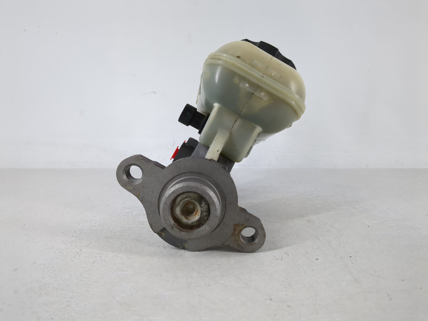 2000-2005 Pontiac Grand Am Brake Master Cylinder - Oemusedautoparts1.com