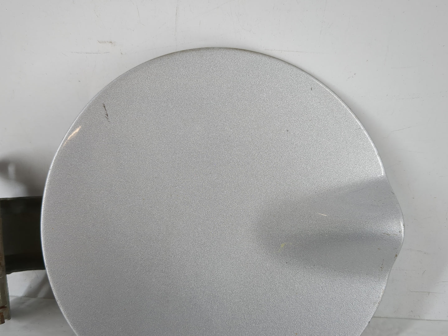 2004 Pontiac Grand Am Fuel Tank Door Lid Gas Tank - Oemusedautoparts1.com