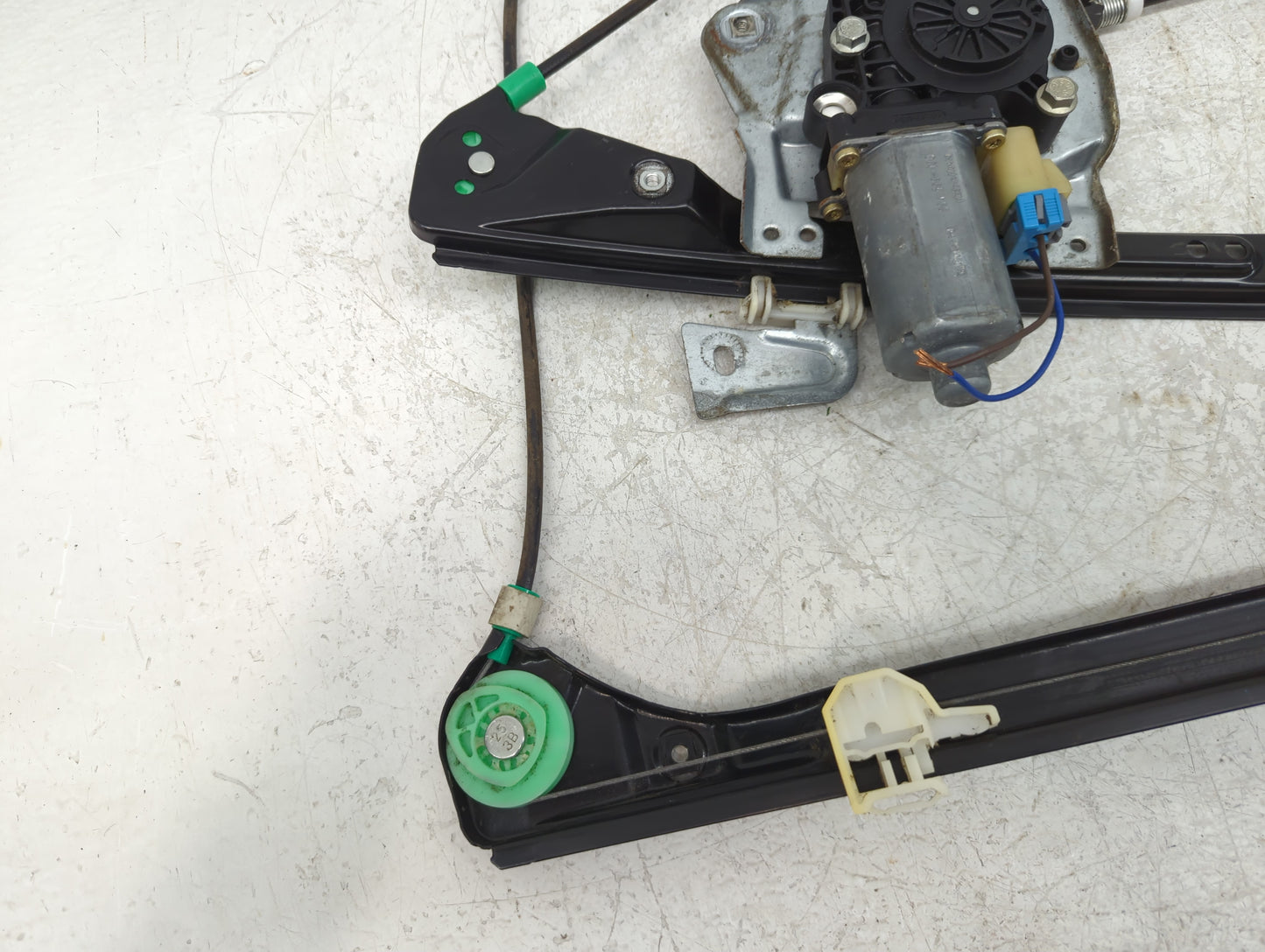 1999-2005 Pontiac Grand Am Passenger Front Right Power Window Motor - Oemusedautoparts1.com