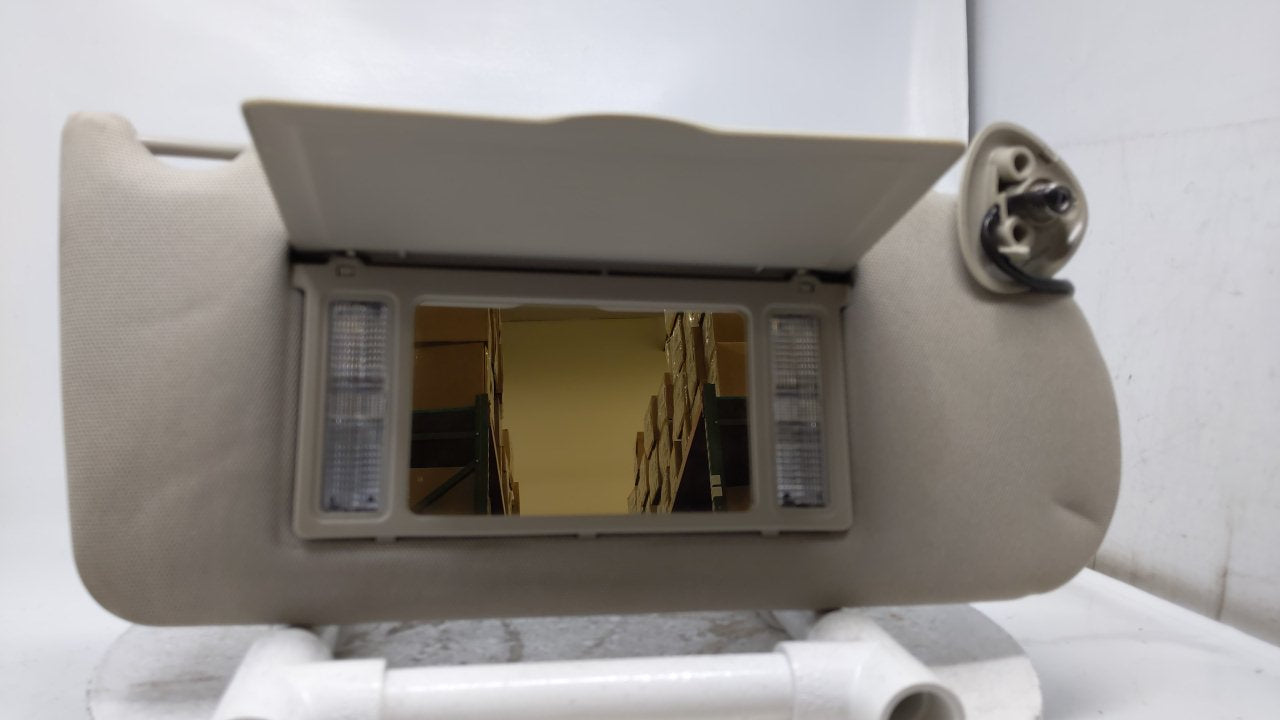 2004 Pontiac Grand Prix Sun Visor Shade Replacement Passenger Right Mirror Fits OEM Used Auto Parts - Oemusedautoparts1.com