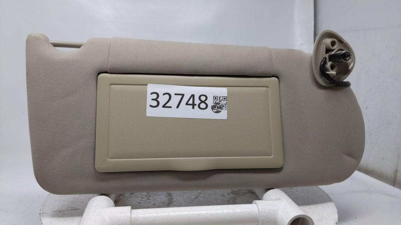 2004 Pontiac Grand Prix Sun Visor Shade Replacement Passenger Right Mirror Fits OEM Used Auto Parts - Oemusedautoparts1.com