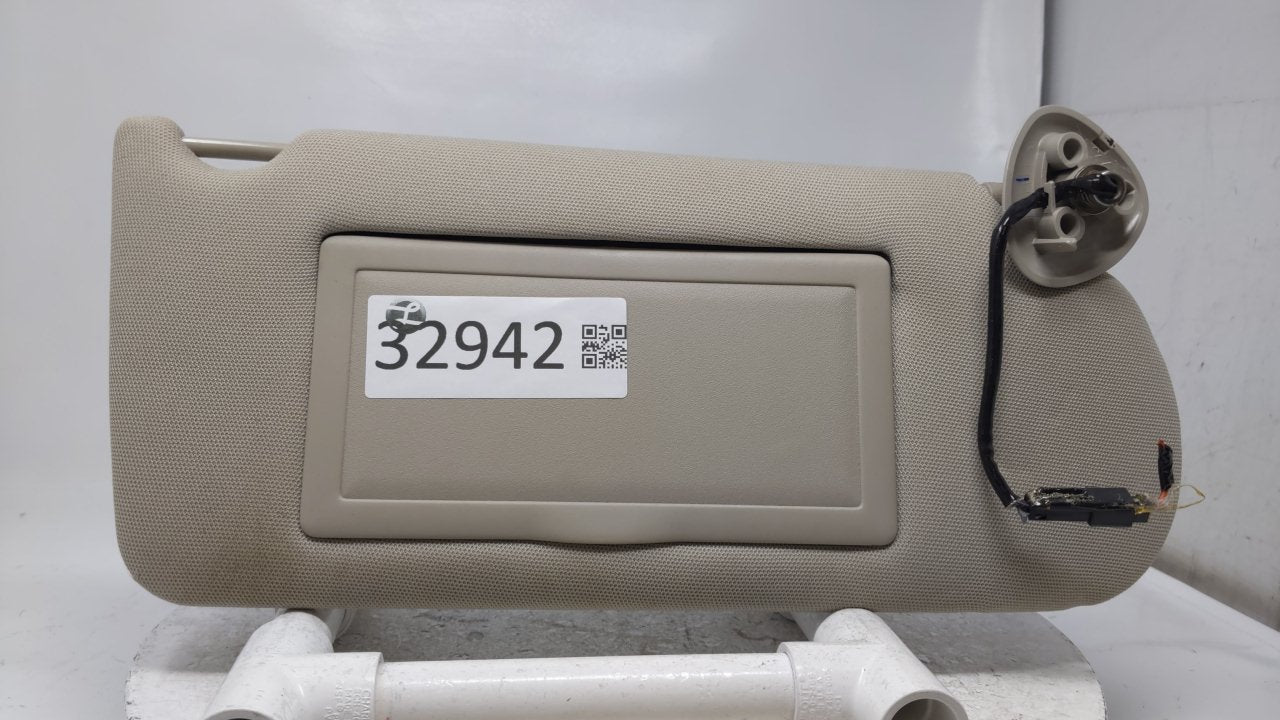 2004 Pontiac Grand Prix Sun Visor Shade Replacement Passenger Right Mirror Fits OEM Used Auto Parts - Oemusedautoparts1.com