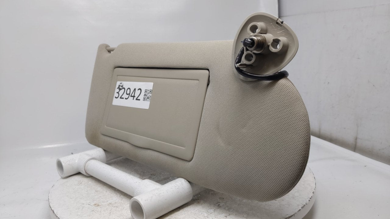 2004 Pontiac Grand Prix Sun Visor Shade Replacement Passenger Right Mirror Fits OEM Used Auto Parts - Oemusedautoparts1.com