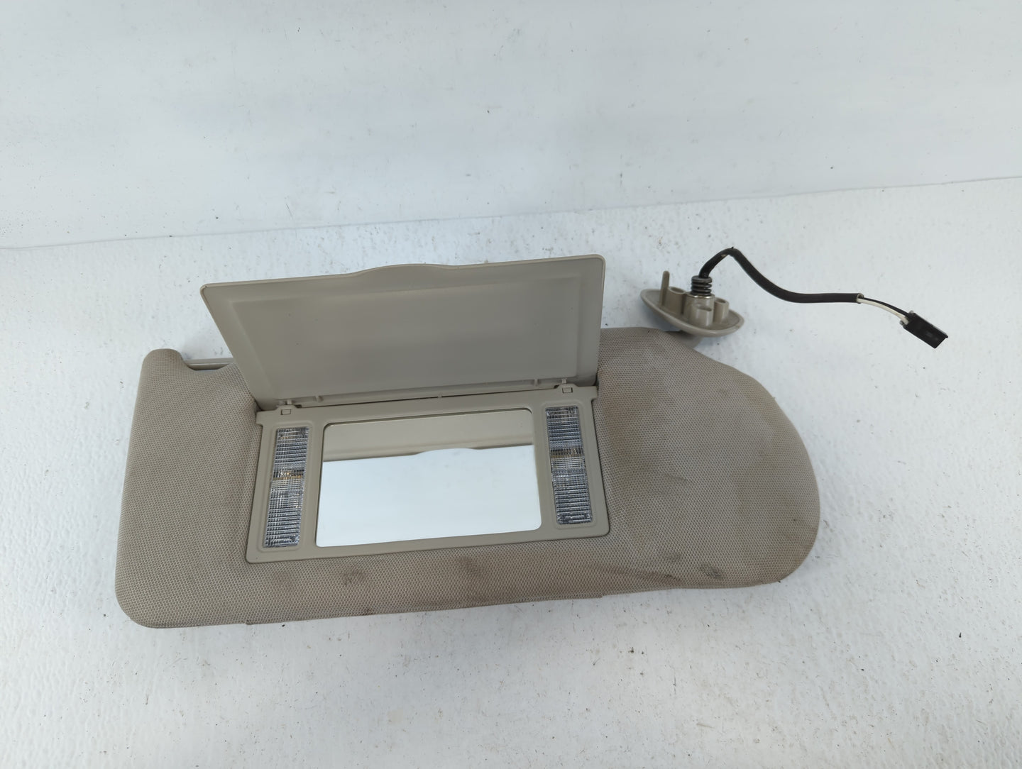 2004 Pontiac Grand Prix Sun Visor Shade Replacement Passenger Right Mirror Fits OEM Used Auto Parts - Oemusedautoparts1.com