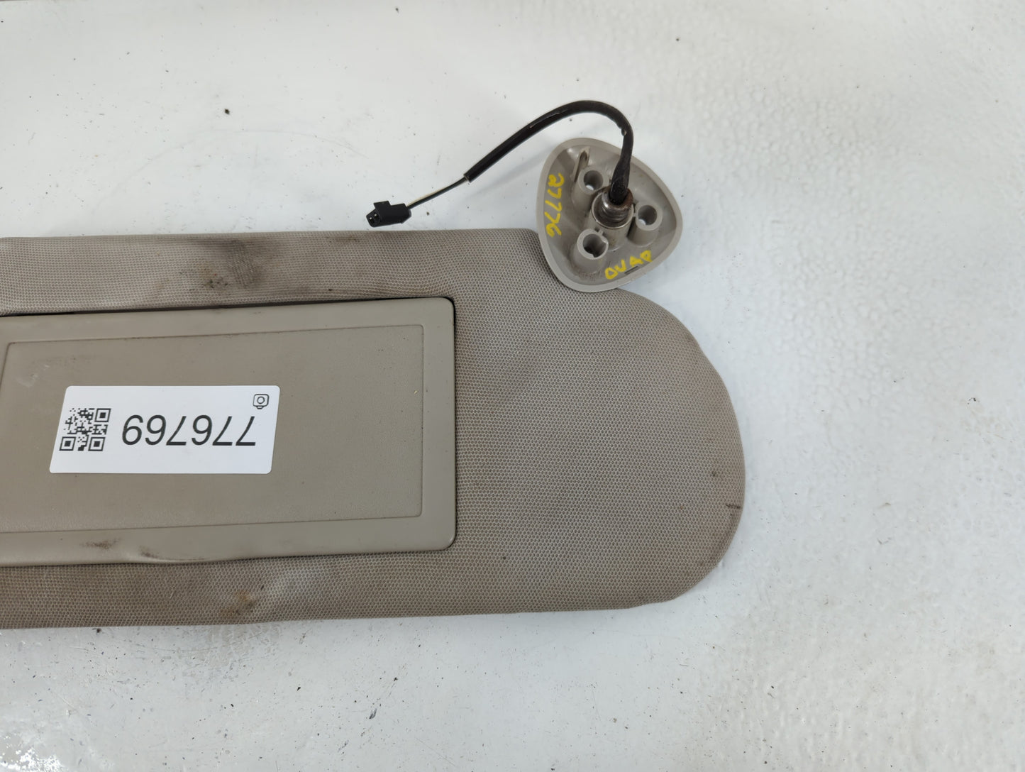 2004 Pontiac Grand Prix Sun Visor Shade Replacement Passenger Right Mirror Fits OEM Used Auto Parts - Oemusedautoparts1.com