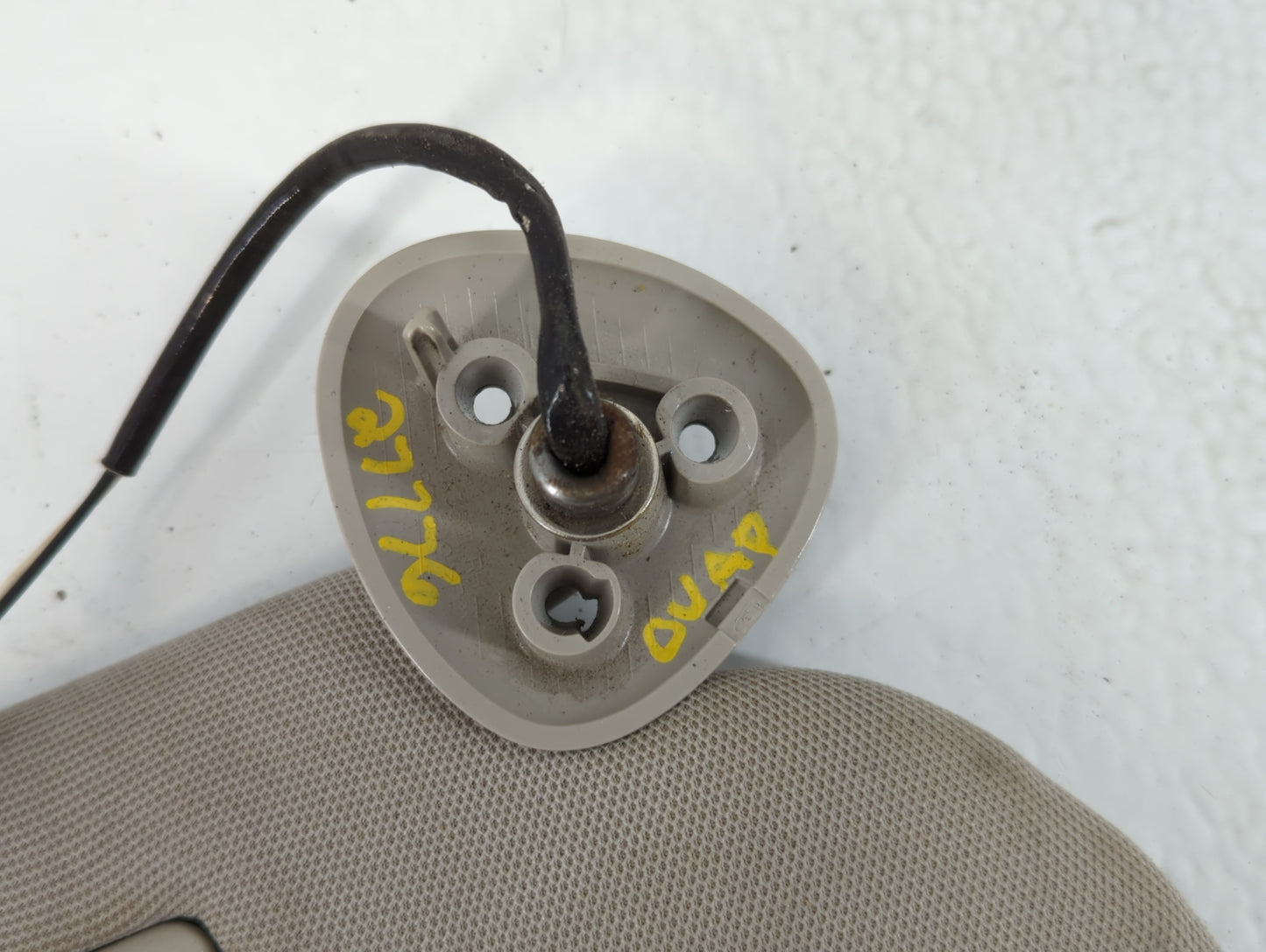 2004 Pontiac Grand Prix Sun Visor Shade Replacement Passenger Right Mirror Fits OEM Used Auto Parts - Oemusedautoparts1.com
