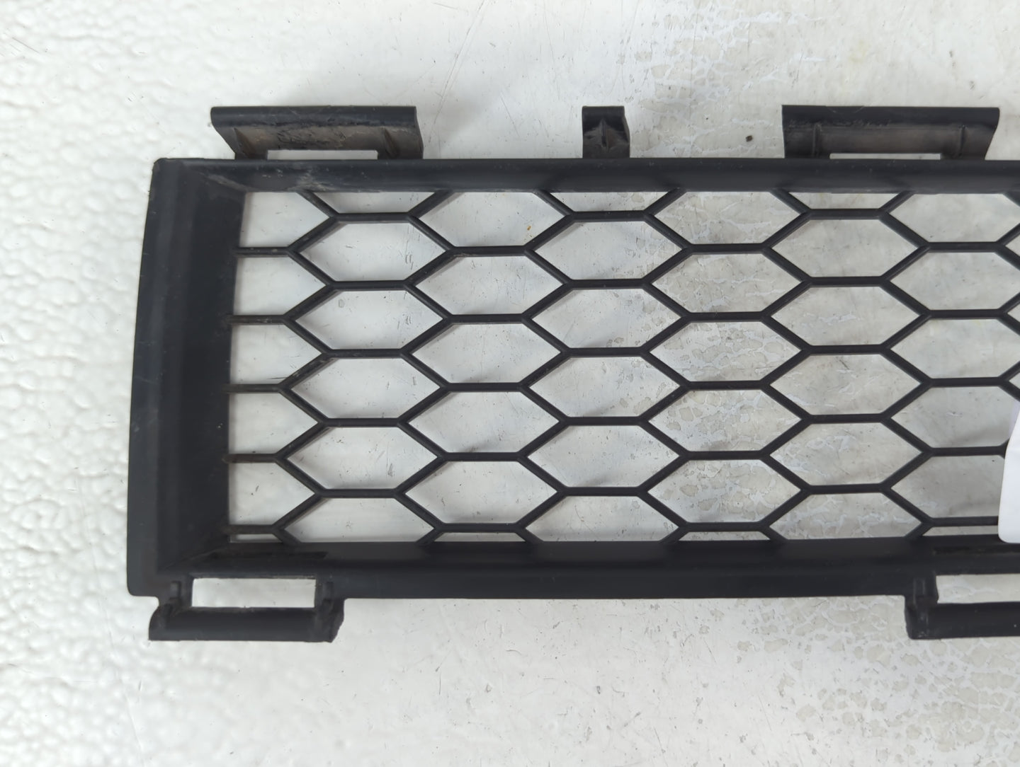 2003-2004 Pontiac Vibe Front Grille Bumper Not Included - Oemusedautoparts1.com