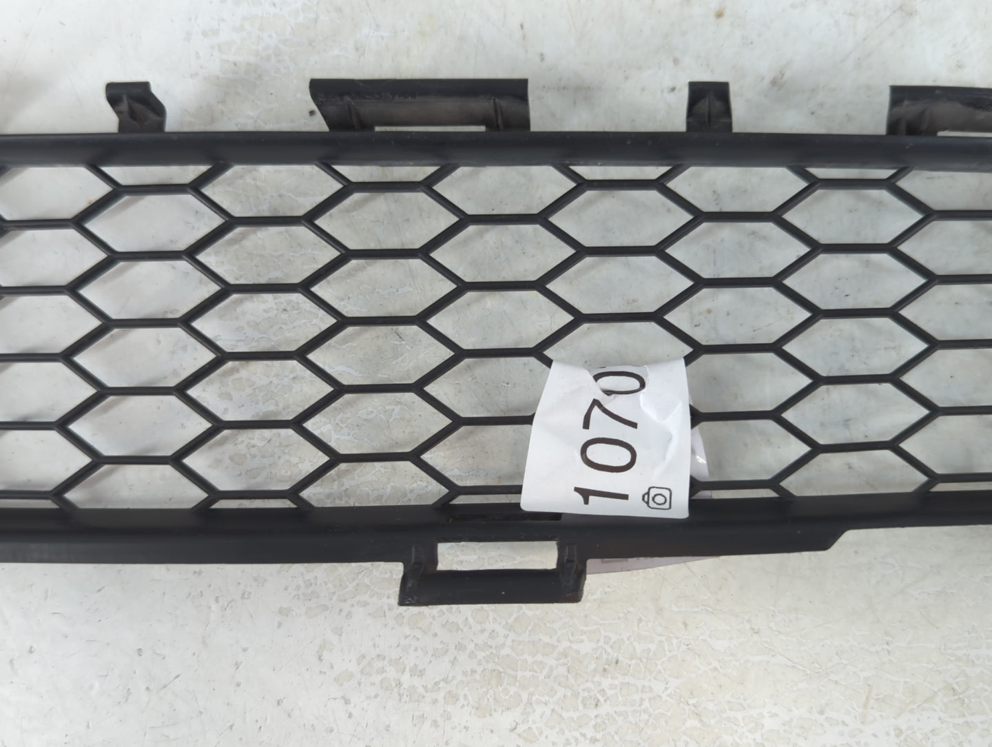 2003-2004 Pontiac Vibe Front Grille Bumper Not Included - Oemusedautoparts1.com