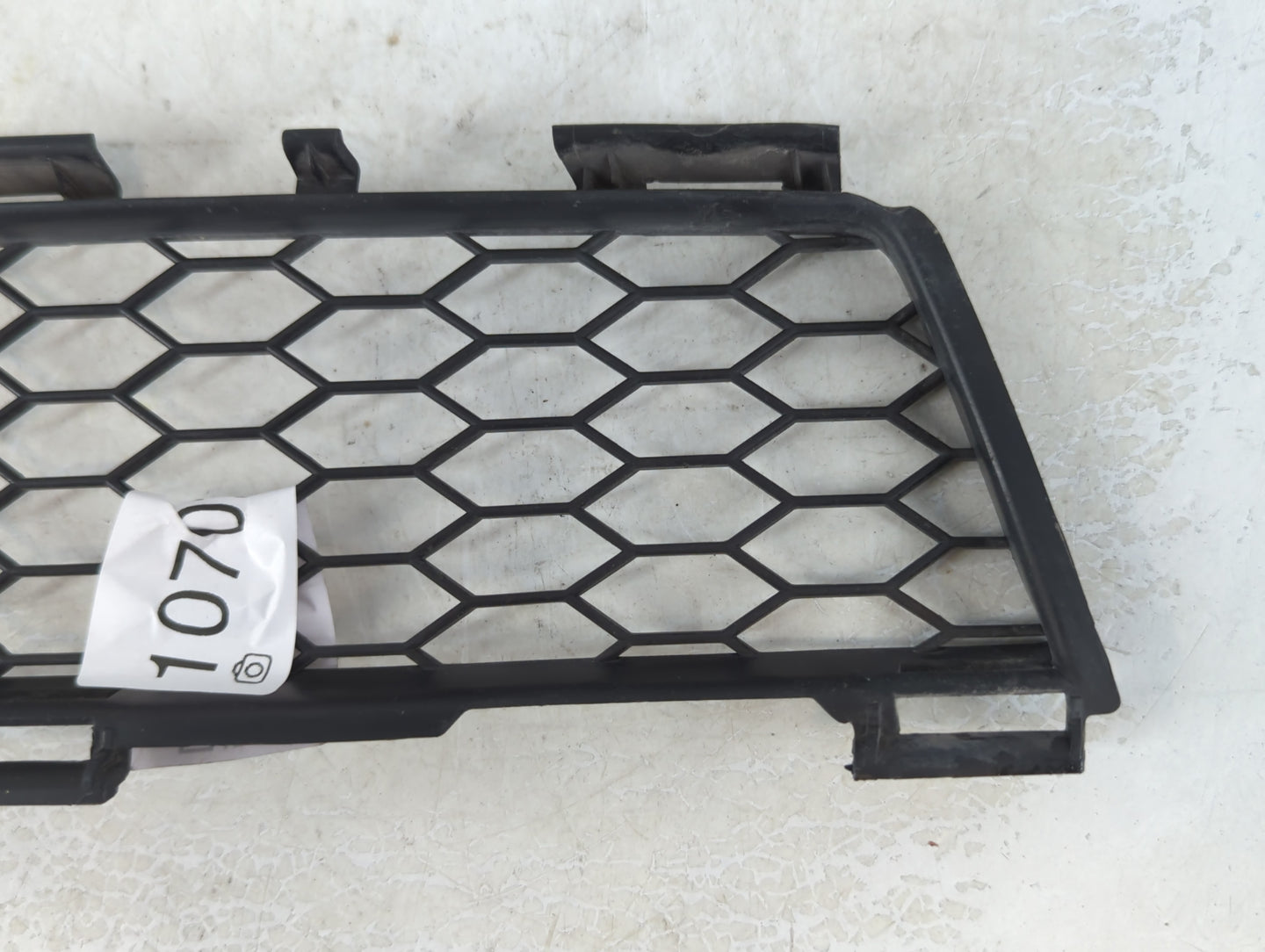 2003-2004 Pontiac Vibe Front Grille Bumper Not Included - Oemusedautoparts1.com